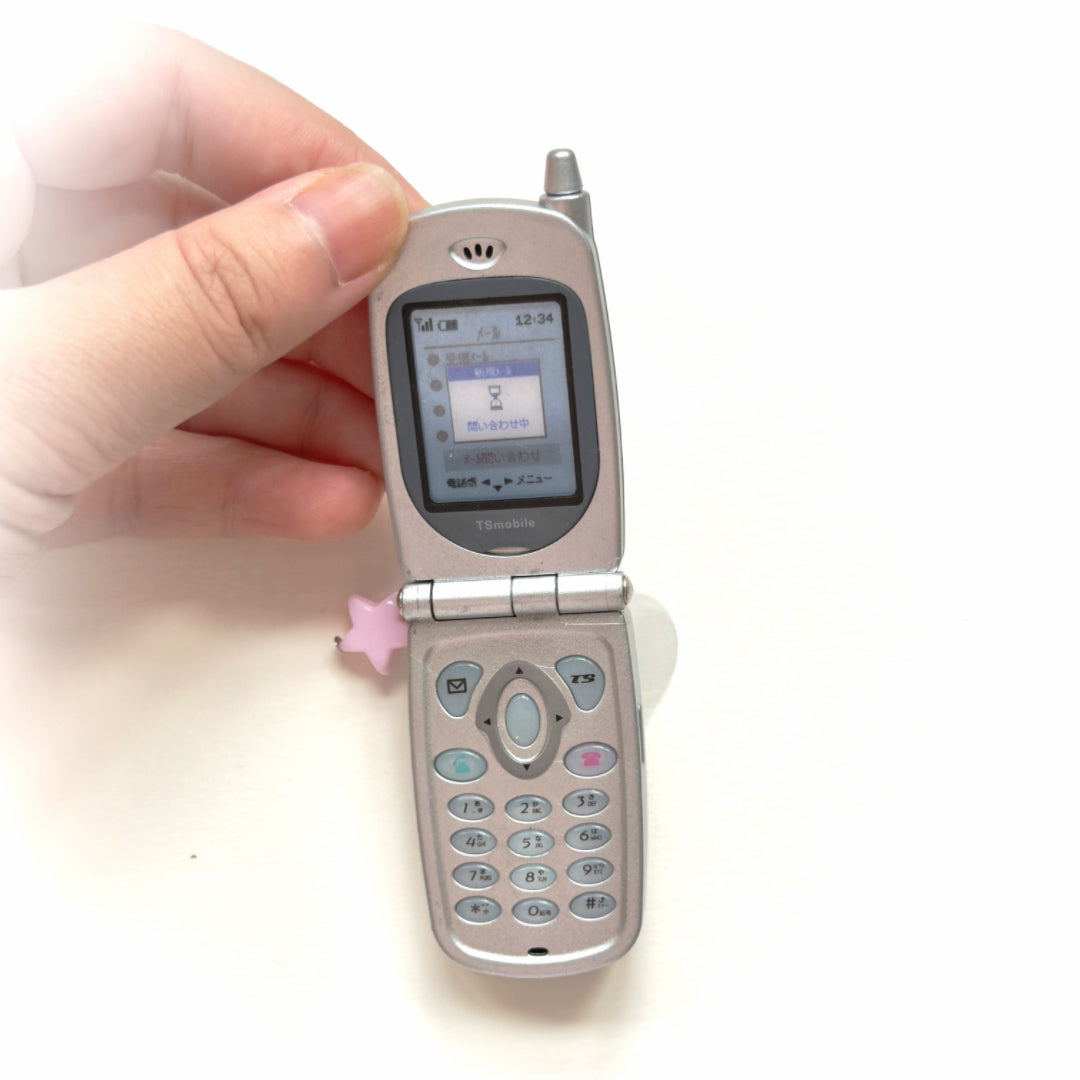 Y2K Flip Phone Keychain | Mini Retro Phone Charm | Kawaii Hiar Clip | 2000s Aesthetic Accessory
