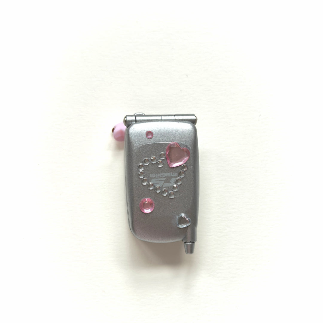 Y2K Flip Phone Keychain | Mini Retro Phone Charm | Kawaii Hiar Clip | 2000s Aesthetic Accessory